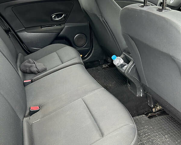 Серый Рено Меган, объемом двигателя 1.46 л и пробегом 239 тыс. км за 5300 $, фото 18 на Automoto.ua