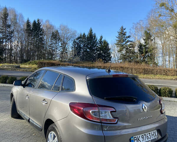 Серый Рено Меган, объемом двигателя 1.46 л и пробегом 333 тыс. км за 6400 $, фото 3 на Automoto.ua