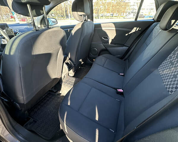 Сірий Рено Меган, об'ємом двигуна 1.46 л та пробігом 346 тис. км за 6900 $, фото 11 на Automoto.ua