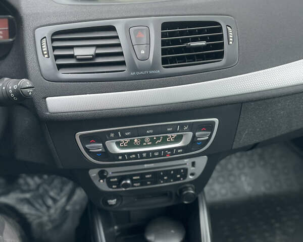 Серый Рено Меган, объемом двигателя 1.5 л и пробегом 263 тыс. км за 9350 $, фото 27 на Automoto.ua