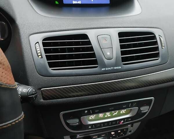 Серый Рено Меган, объемом двигателя 1.46 л и пробегом 232 тыс. км за 7200 $, фото 3 на Automoto.ua