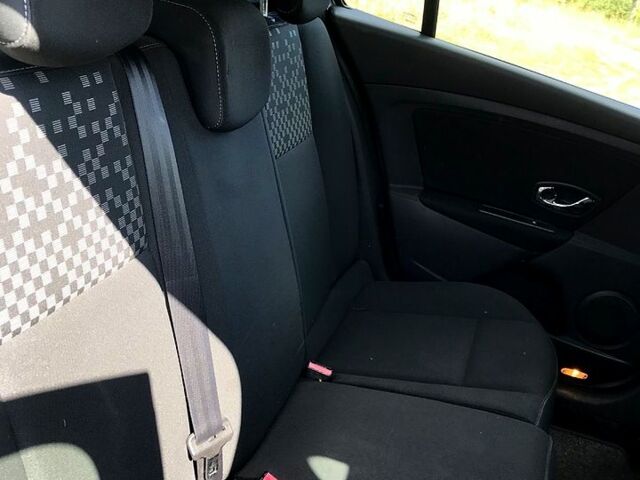 Рено Меган 2012 у Лубнах на Automoto.ua Сірий Рено Меган, об'ємом двигуна 1.5 л та пробігом 289 тис. км за 7800 $, фото 5 на Automoto.ua