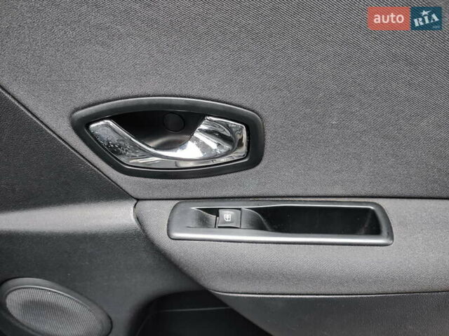 Сірий Рено Меган, об'ємом двигуна 1.5 л та пробігом 190 тис. км за 8900 $, фото 32 на Automoto.ua