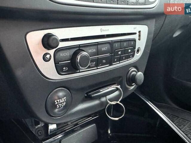 Сірий Рено Меган, об'ємом двигуна 1.46 л та пробігом 238 тис. км за 7990 $, фото 25 на Automoto.ua