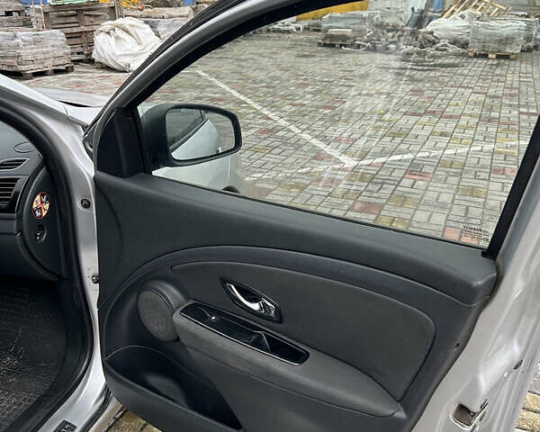 Серый Рено Меган, объемом двигателя 1.46 л и пробегом 239 тыс. км за 5300 $, фото 15 на Automoto.ua