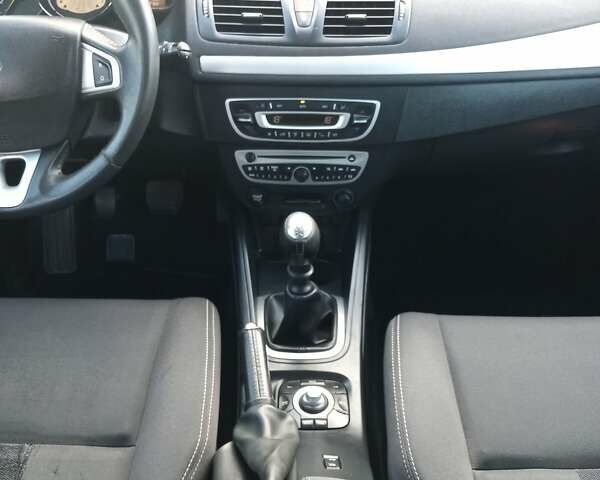 Серый Рено Меган, объемом двигателя 1.5 л и пробегом 280 тыс. км за 8300 $, фото 13 на Automoto.ua