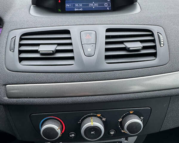 Сірий Рено Меган, об'ємом двигуна 1.6 л та пробігом 154 тис. км за 7650 $, фото 13 на Automoto.ua