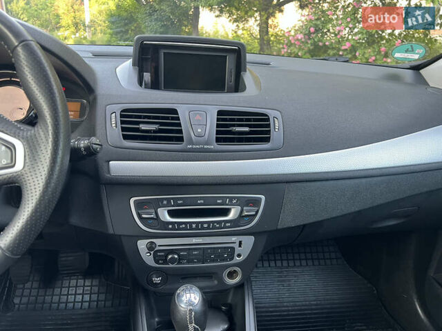 Серый Рено Меган, объемом двигателя 1.46 л и пробегом 213 тыс. км за 7999 $, фото 20 на Automoto.ua