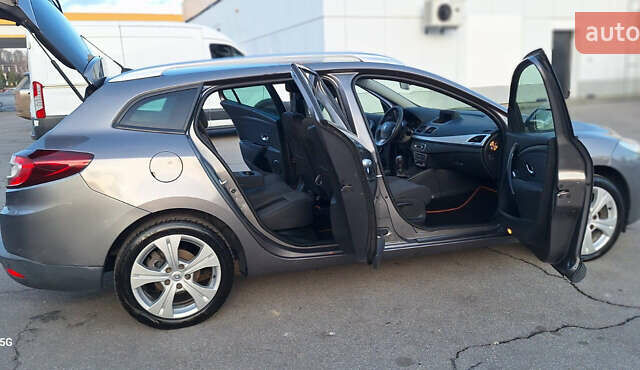 Серый Рено Меган, объемом двигателя 1.6 л и пробегом 210 тыс. км за 7550 $, фото 31 на Automoto.ua