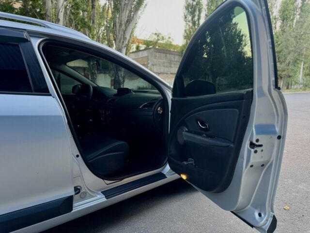 Серый Рено Меган, объемом двигателя 1.5 л и пробегом 165 тыс. км за 7750 $, фото 5 на Automoto.ua