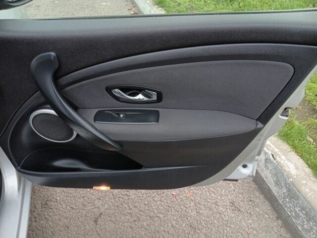 Сірий Рено Меган, об'ємом двигуна 1.5 л та пробігом 280 тис. км за 8250 $, фото 5 на Automoto.ua