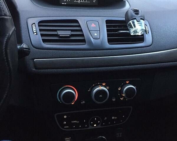 Серый Рено Меган, объемом двигателя 1.5 л и пробегом 275 тыс. км за 6800 $, фото 6 на Automoto.ua