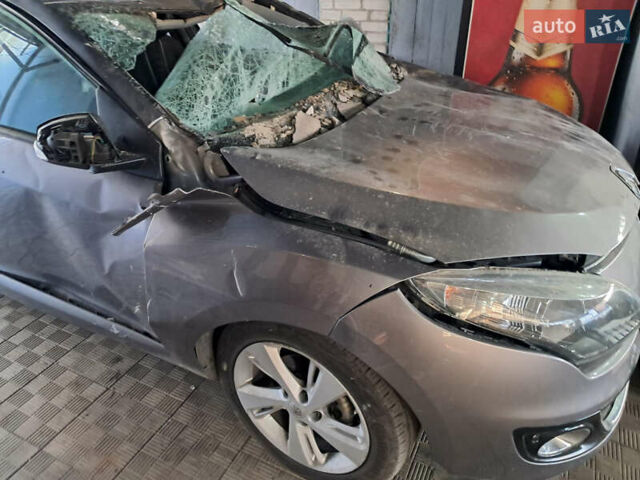 Рено Меган 2012 в Славянске на Automoto.ua Серый Рено Меган, объемом двигателя 1.46 л и пробегом 200 тыс. км за 3500 $, фото 2 на Automoto.ua