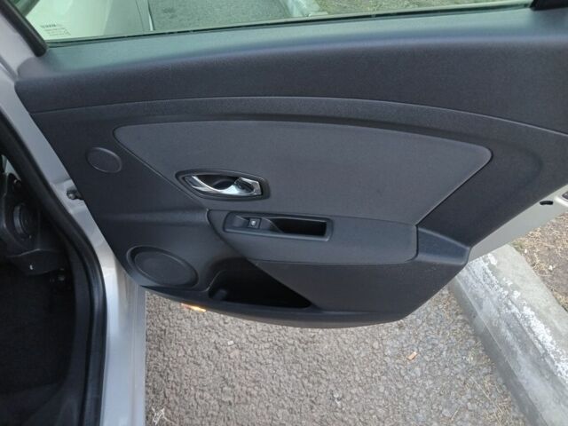 Серый Рено Меган, объемом двигателя 1.5 л и пробегом 280 тыс. км за 8300 $, фото 5 на Automoto.ua