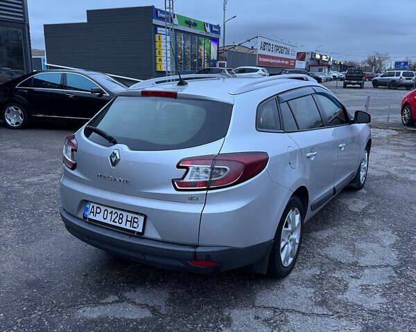 Сірий Рено Меган, об'ємом двигуна 1.46 л та пробігом 245 тис. км за 7999 $, фото 2 на Automoto.ua