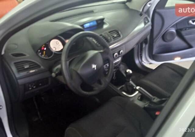 Серый Рено Меган, объемом двигателя 1.5 л и пробегом 210 тыс. км за 7500 $, фото 4 на Automoto.ua