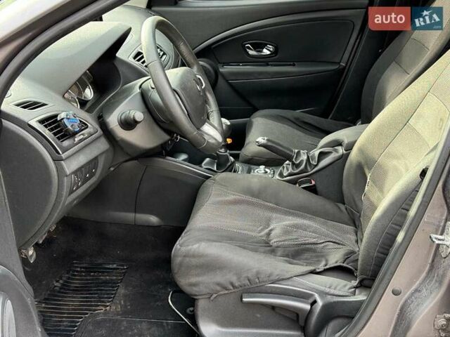 Сірий Рено Меган, об'ємом двигуна 1.5 л та пробігом 380 тис. км за 6940 $, фото 11 на Automoto.ua