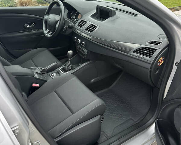 Сірий Рено Меган, об'ємом двигуна 1.46 л та пробігом 195 тис. км за 8500 $, фото 20 на Automoto.ua