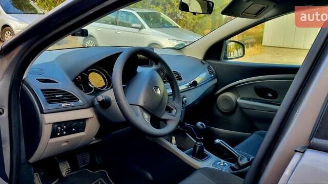 Сірий Рено Меган, об'ємом двигуна 1.6 л та пробігом 179 тис. км за 7767 $, фото 8 на Automoto.ua
