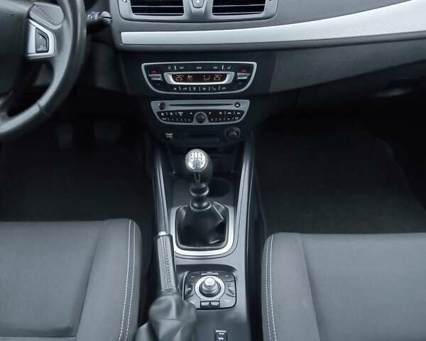 Сірий Рено Меган, об'ємом двигуна 1.5 л та пробігом 280 тис. км за 8250 $, фото 12 на Automoto.ua