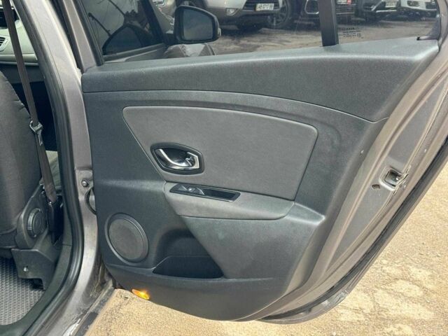 Сірий Рено Меган, об'ємом двигуна 1.5 л та пробігом 380 тис. км за 6940 $, фото 17 на Automoto.ua