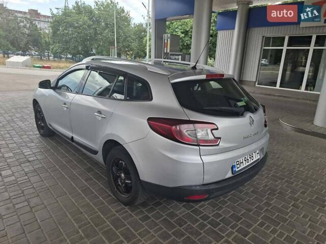 Рено Меган 2012 у Миколаєві на Automoto.ua Сірий Рено Меган, об'ємом двигуна 1.46 л та пробігом 323 тис. км за 7599 $, фото 10 на Automoto.ua