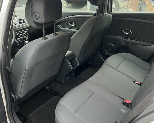 Сірий Рено Меган, об'ємом двигуна 1.5 л та пробігом 300 тис. км за 7400 $, фото 11 на Automoto.ua