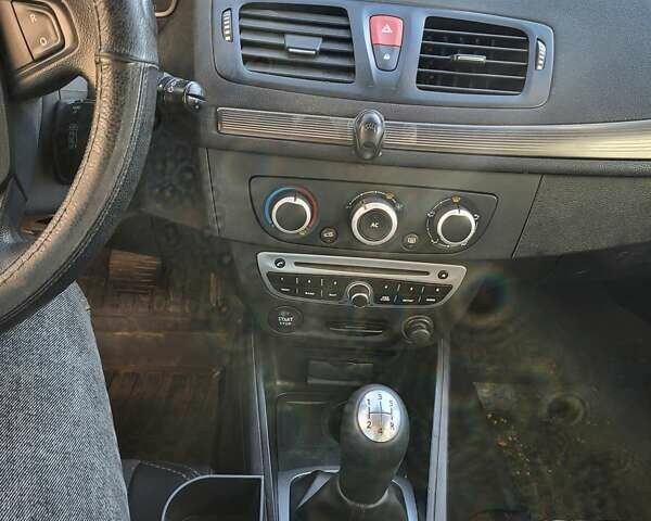 Серый Рено Меган, объемом двигателя 1.5 л и пробегом 175 тыс. км за 8000 $, фото 13 на Automoto.ua