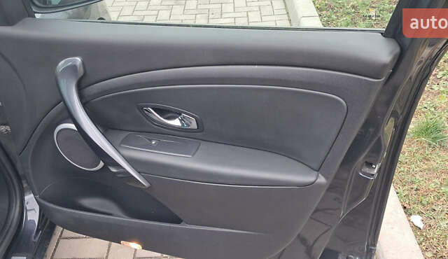 Серый Рено Меган, объемом двигателя 1.5 л и пробегом 225 тыс. км за 8899 $, фото 43 на Automoto.ua