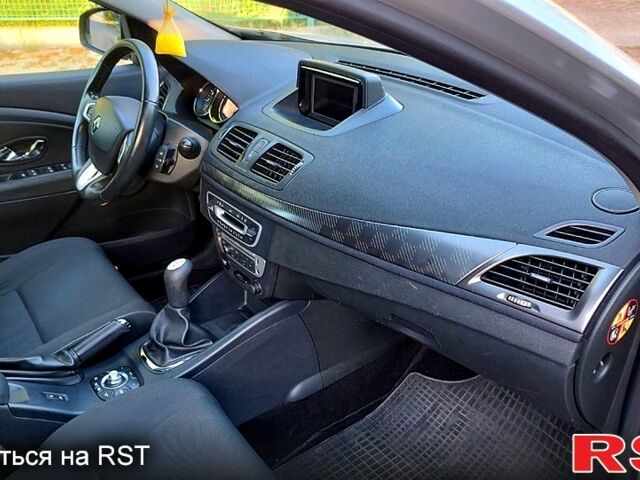 Серый Рено Меган, объемом двигателя 1.5 л и пробегом 269 тыс. км за 7100 $, фото 3 на Automoto.ua