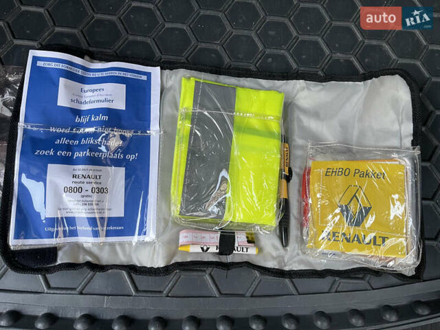 Сірий Рено Меган, об'ємом двигуна 1.5 л та пробігом 222 тис. км за 8600 $, фото 20 на Automoto.ua
