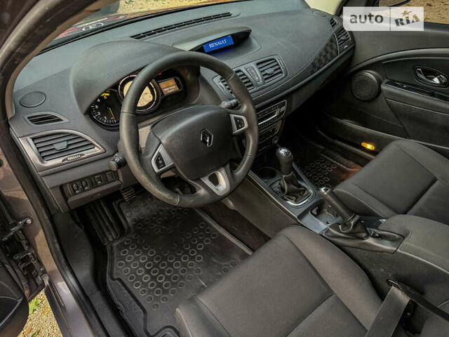 Серый Рено Меган, объемом двигателя 1.5 л и пробегом 190 тыс. км за 8450 $, фото 48 на Automoto.ua