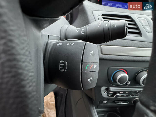 Сірий Рено Меган, об'ємом двигуна 1.6 л та пробігом 154 тис. км за 7650 $, фото 14 на Automoto.ua