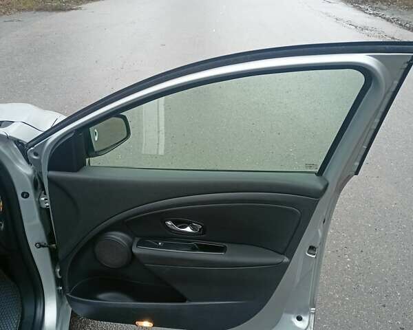 Серый Рено Меган, объемом двигателя 1.46 л и пробегом 247 тыс. км за 8200 $, фото 3 на Automoto.ua