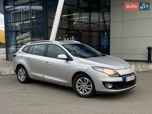 Рено Меган 2012 в Киеве на Automoto.ua Серый Рено Меган, объемом двигателя 1.5 л и пробегом 321 тыс. км за 7550 $, фото 4 на Automoto.ua