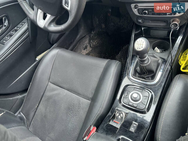 Сірий Рено Меган, об'ємом двигуна 1.46 л та пробігом 300 тис. км за 7500 $, фото 5 на Automoto.ua