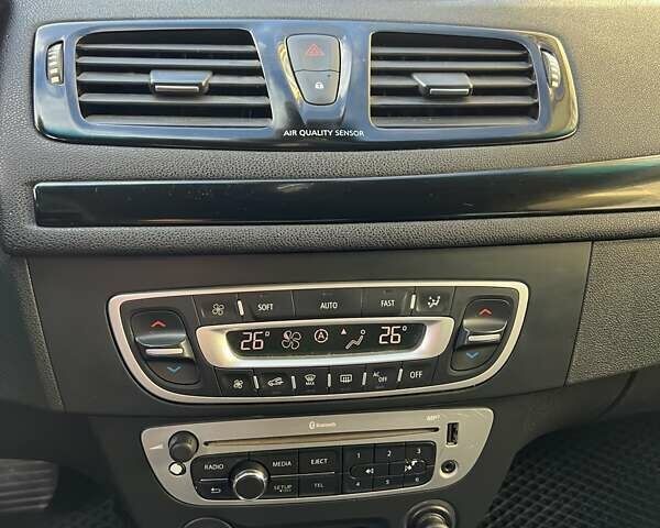 Сірий Рено Меган, об'ємом двигуна 1.6 л та пробігом 266 тис. км за 6300 $, фото 27 на Automoto.ua