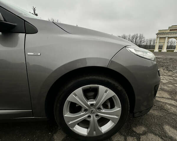 Серый Рено Меган, объемом двигателя 1.5 л и пробегом 229 тыс. км за 9200 $, фото 3 на Automoto.ua