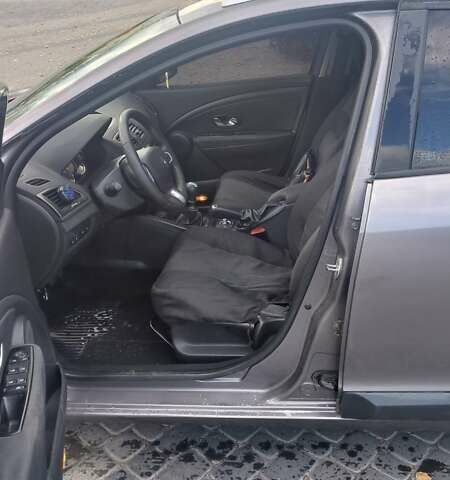 Рено Меган 2012 в Виннице на Automoto.ua Серый Рено Меган, объемом двигателя 1.46 л и пробегом 380 тыс. км за 6700 $, фото 7 на Automoto.ua