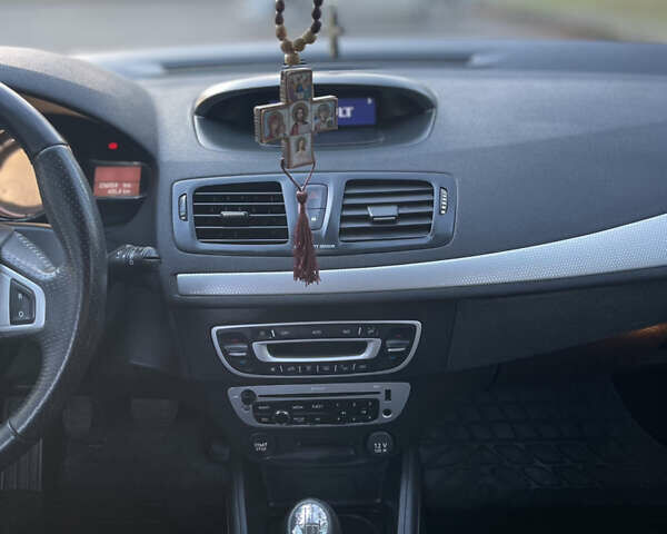 Серый Рено Меган, объемом двигателя 1.46 л и пробегом 236 тыс. км за 8600 $, фото 16 на Automoto.ua