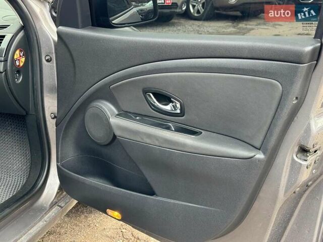 Сірий Рено Меган, об'ємом двигуна 1.5 л та пробігом 380 тис. км за 6940 $, фото 19 на Automoto.ua