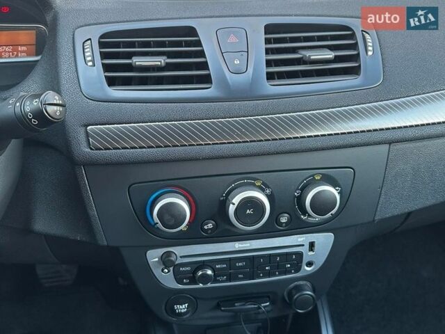 Серый Рено Меган, объемом двигателя 1.6 л и пробегом 206 тыс. км за 8199 $, фото 23 на Automoto.ua