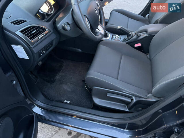 Серый Рено Меган, объемом двигателя 1.5 л и пробегом 230 тыс. км за 8200 $, фото 12 на Automoto.ua