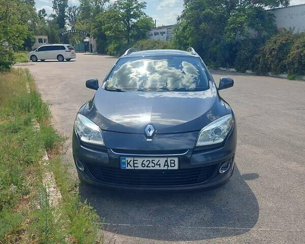 Сірий Рено Меган, об'ємом двигуна 1.46 л та пробігом 230 тис. км за 8300 $, фото 2 на Automoto.ua
