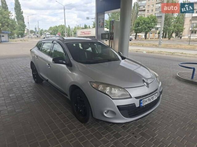 Рено Меган 2012 у Миколаєві на Automoto.ua Сірий Рено Меган, об'ємом двигуна 1.46 л та пробігом 323 тис. км за 7599 $, фото 4 на Automoto.ua