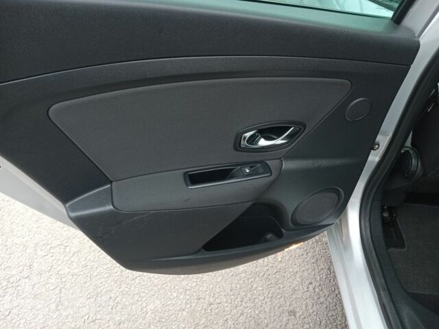 Сірий Рено Меган, об'ємом двигуна 1.5 л та пробігом 280 тис. км за 8250 $, фото 4 на Automoto.ua