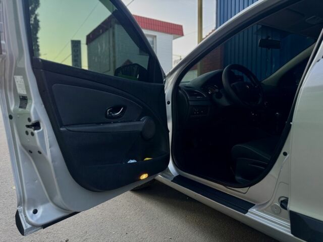 Серый Рено Меган, объемом двигателя 1.5 л и пробегом 165 тыс. км за 7750 $, фото 2 на Automoto.ua