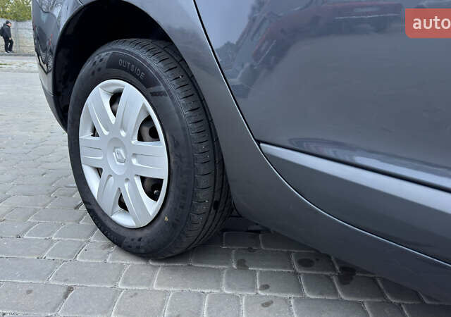 Серый Рено Меган, объемом двигателя 1.46 л и пробегом 183 тыс. км за 8100 $, фото 28 на Automoto.ua