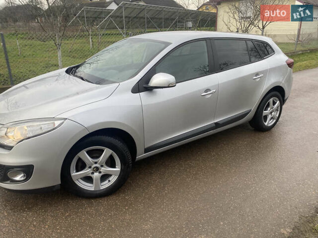 Серый Рено Меган, объемом двигателя 0 л и пробегом 247 тыс. км за 6700 $, фото 3 на Automoto.ua