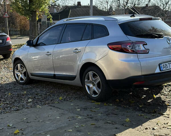 Серый Рено Меган, объемом двигателя 0 л и пробегом 220 тыс. км за 6950 $, фото 2 на Automoto.ua